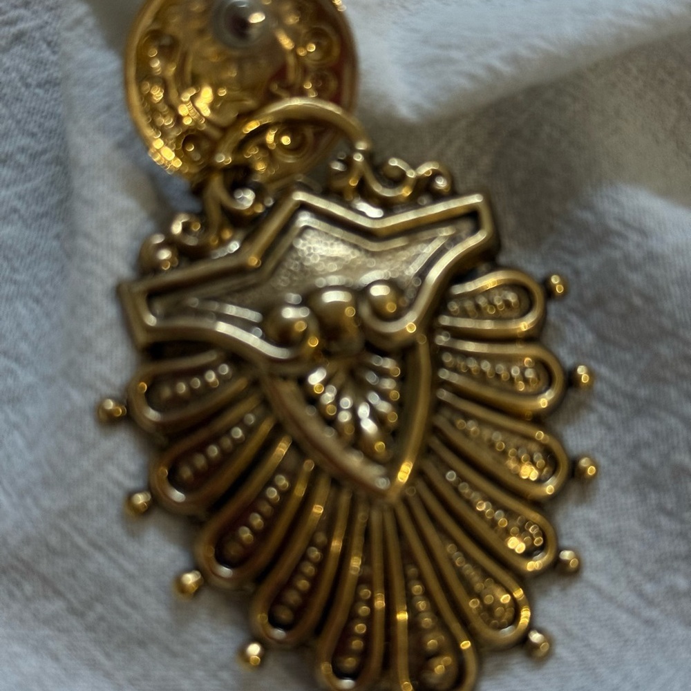 Vintage Gold Tone Ornate Fan Drop Earrings - Women Jewelry - Picture 4 of 4